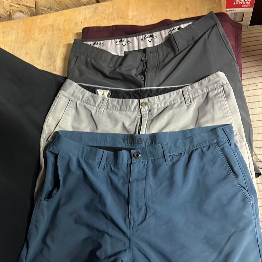 Board shorts three pairs size 38. Volcom, hurley, callaway.